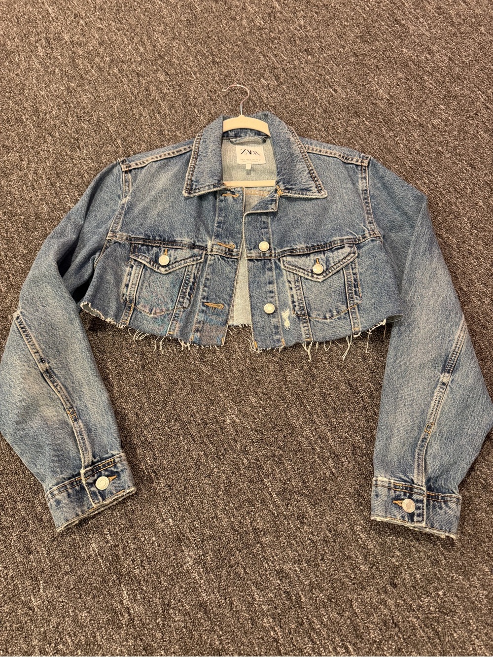 Zara Cropped Distressed Denim Jacket Blue Raw Hem Size Large NWT Style - Picture 1 of 5